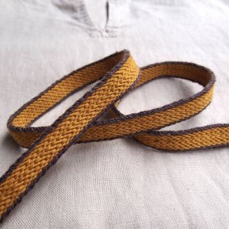 Brettchengewebte Borte aus Wolle , T10_Fv1