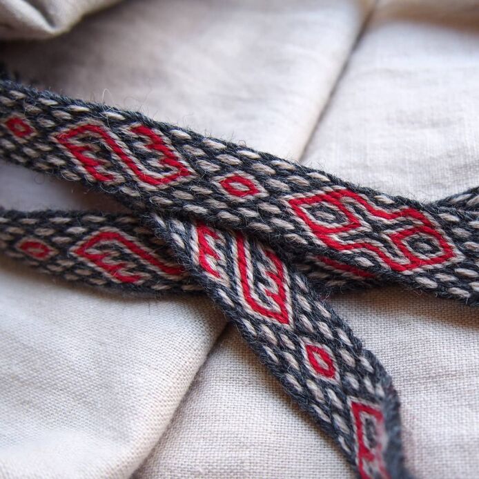 Brettchengewebte Borte aus Wolle, D02_Fv1