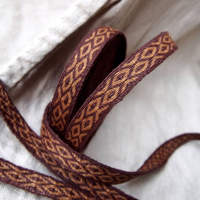 Brettchengewebte Borte aus Leinen, A11_Lv1