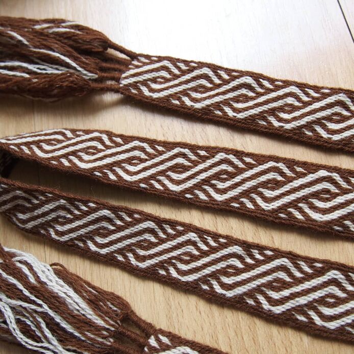 Krajka tabliczkowa - pas, C18_Tv1