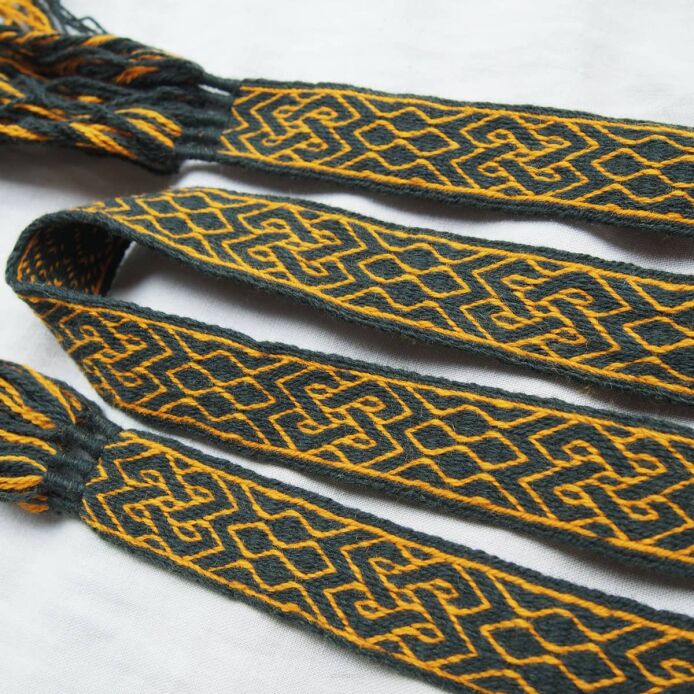 Krajka tabliczkowa - pas, D28_Tv7