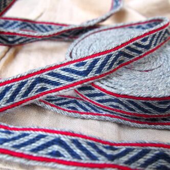 Brettchengewebte Borte aus Wolle , A33_Fv2