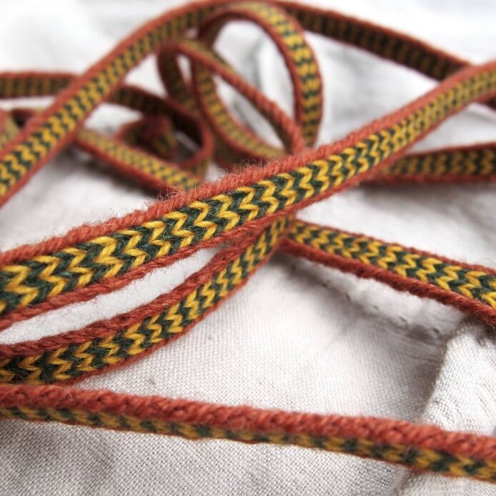 Brettchengewebte Borte aus Wolle ,Novgorod, A35_Tv2