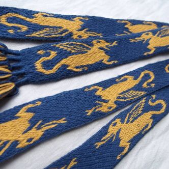 Krajka tabliczkowa pas z motywem smoka, E14_Fv1