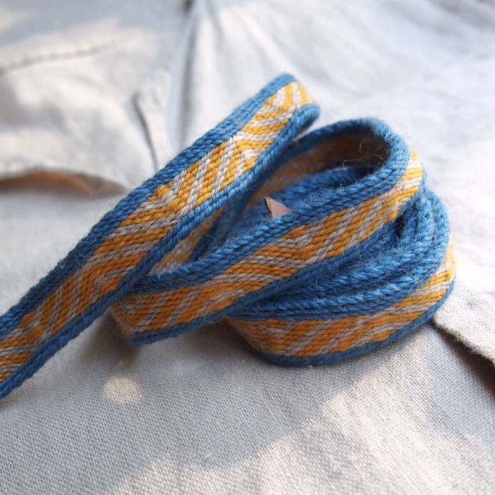 Brettchengewebte Borte aus Wolle , A33_Fv3